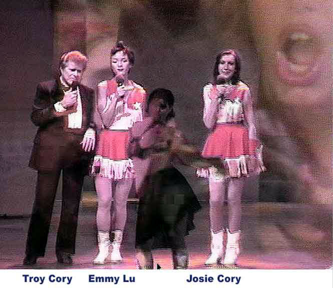 2006/Imagespeople/TroyCoryp09EmmyLuJosieCorW6.jpg